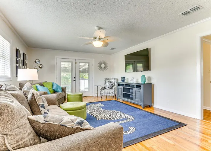 W/ Covered Patio: 1 Mi To Downtown! Holiday home Pensacola