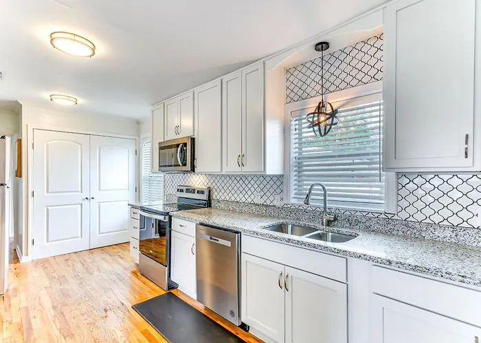 W/ Covered Patio: 1 Mi To Downtown! * Pensacola