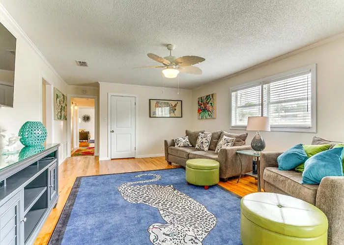 W/ Covered Patio: 1 Mi To Downtown! Holiday home Pensacola